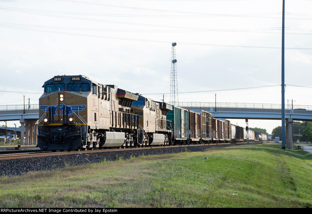 UP 2635 leads a manifest through Rosenberg